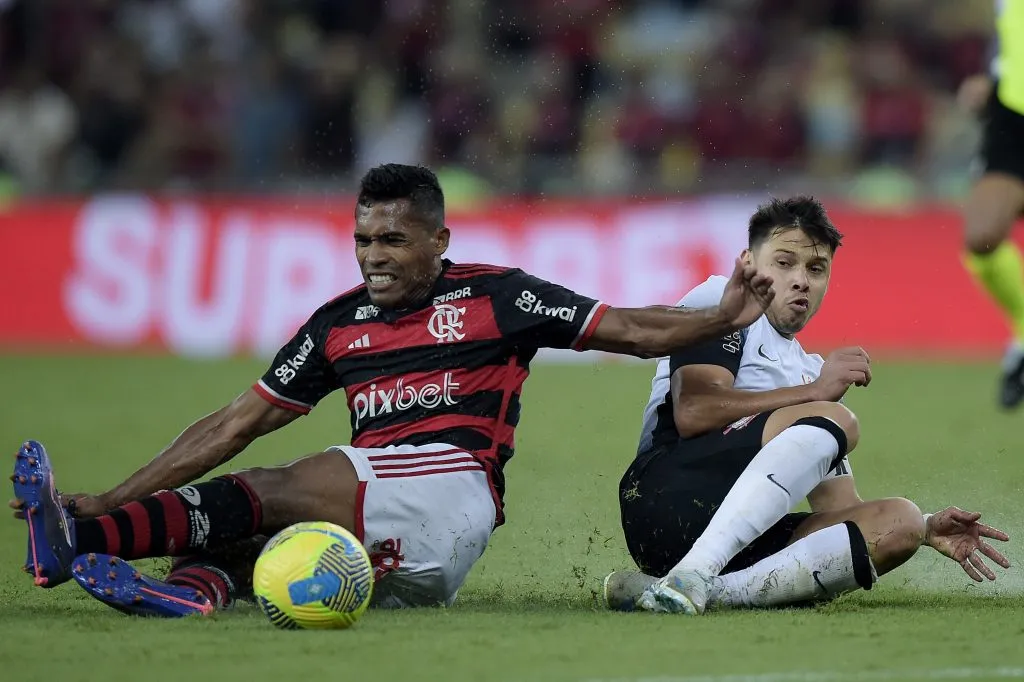 Flamengo e Corinthians: Clubes estão em blocos diferentes na venda de direitos de TV (Foto: Alexandre Loureiro/AGIF)