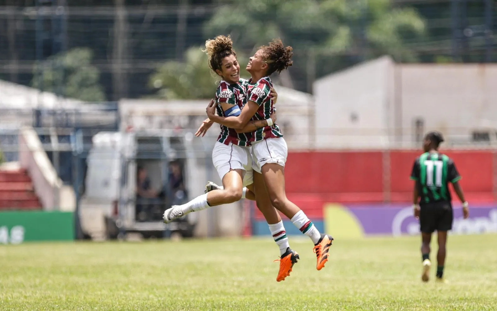 Jogadoras do Fluminense comemoram vitória sobre o América-MG na estreia da Copinha Feminina 2024.       Foto: Henrique Barreto/Fluminense