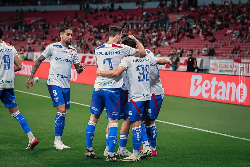 Lucca Prior, jogador do Fortaleza cabeceia com força para o fundo das redes e empata a partida com o Internacional pelo Brasileirão, no Beira-Rio Foto: Matheus Amorim/FEC