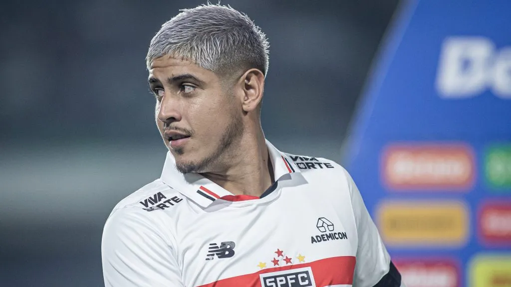 Diretoria do São Paulo celebra renovação de Alan Franco – Foto: Isabela Azine/AGIF