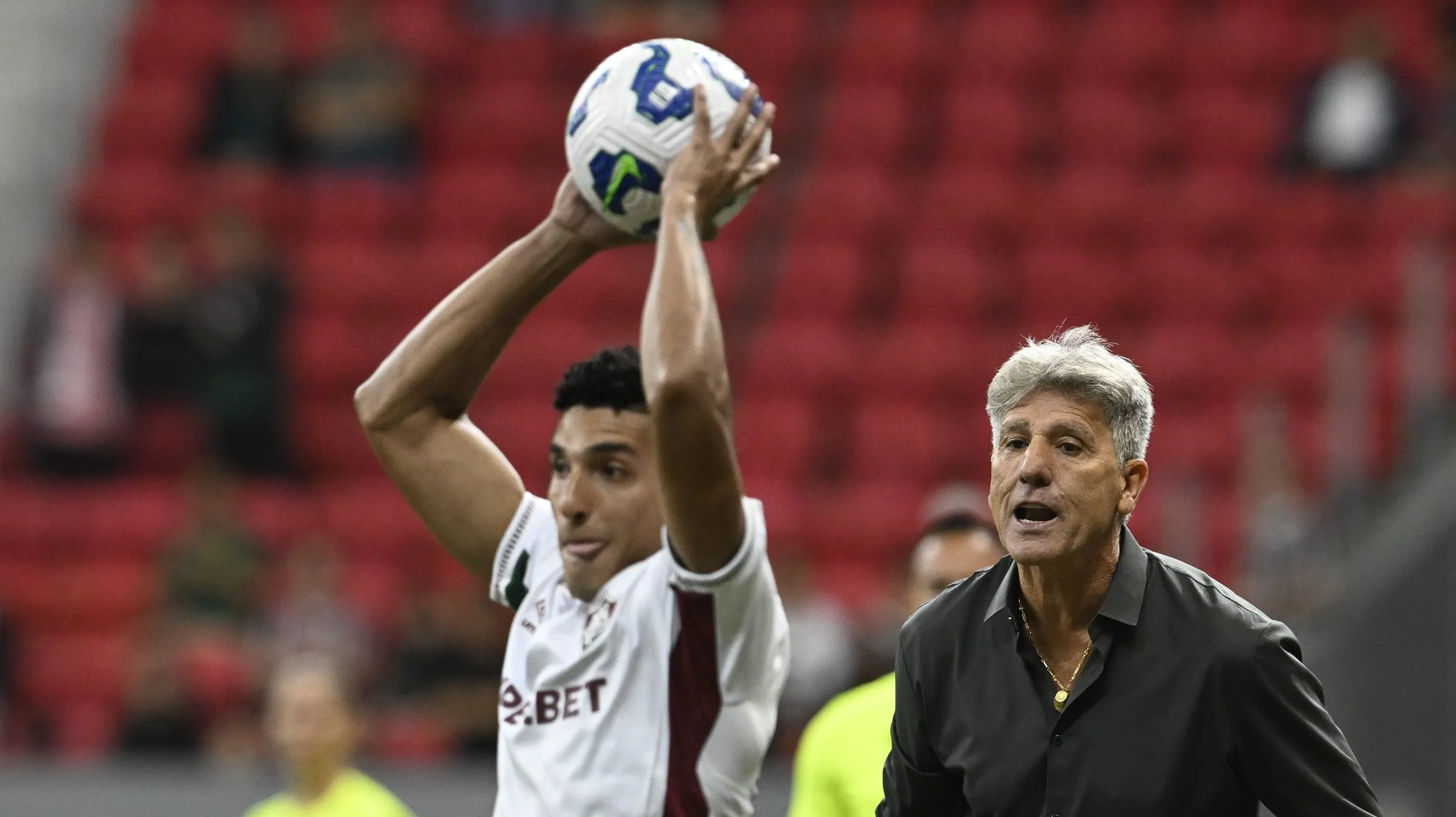Foto: Mateus Bonomi/AGIF – Gabriel Fuentes, hoje no Fortaleza, vira opção do Santos no mercado da bola.