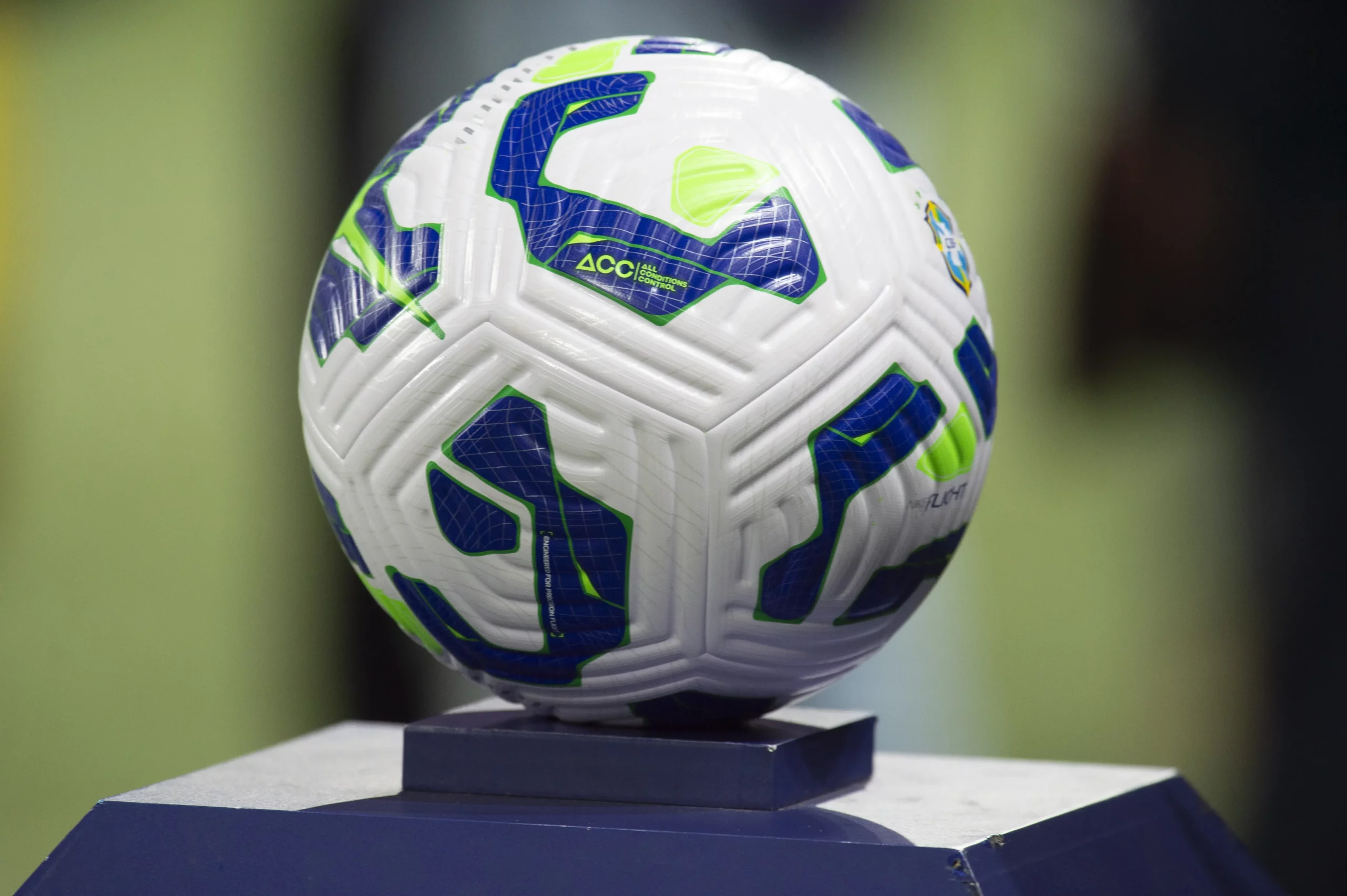 SP – SAO PAULO – 06/11/2025 – BRASILEIRO A 2025, PALMEIRAS X SANTOS – A bola do jogo vista antes da partida entre Palmeiras e Santos no estadio Arena Allianz Parque pelo campeonato Brasileiro A 2025. Foto: Anderson Romao/AGIF