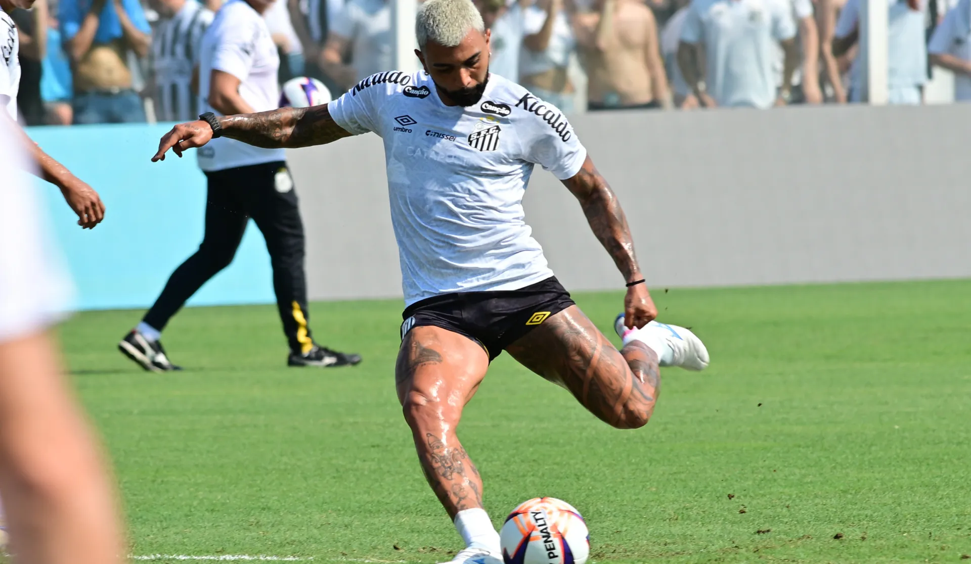 Gabigol é a principal dúvida do Santos para o clássico – Foto: Jota Erre/AGIF