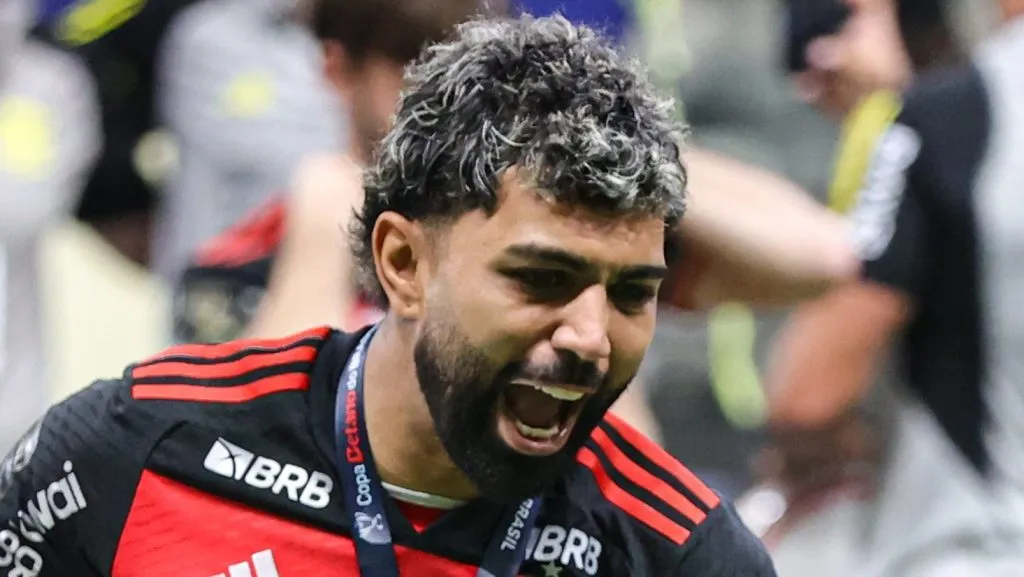 Foto: Gilson Lobo/AGIF – Gabigol deixou o Flamengo no ano passado após título da Copa do Brasil de 2024.