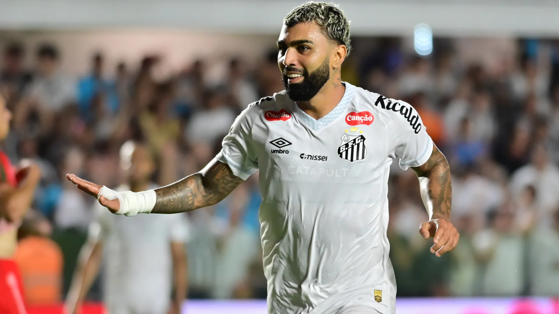 Gabigol comemorando pelo Santos no Paulistão 2026 – Foto: Jota Erre/AGIF
