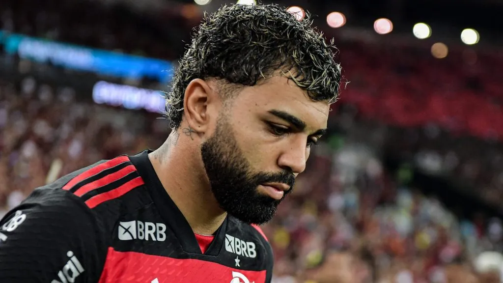 Gabigol cabisbaixo. Foto: Thiago Ribeiro/AGIF