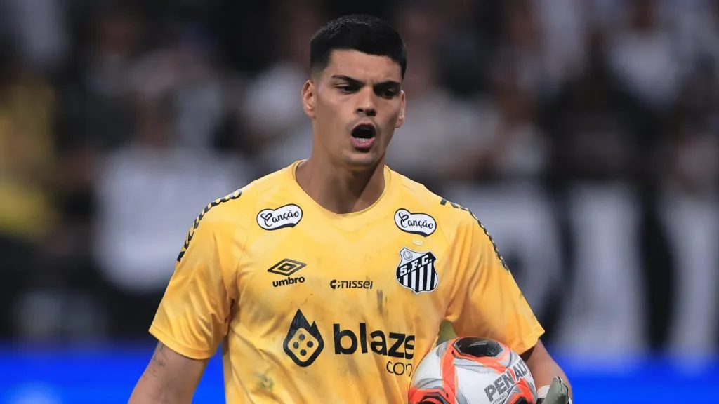 Gabriel Brazão em partida do Santos