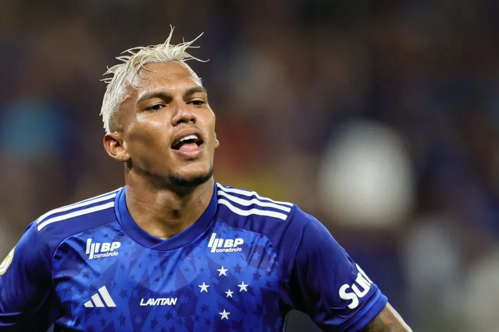 Gabriel Veron passou pelo Cruzeiro por empréstimo e está na mira do Vasco