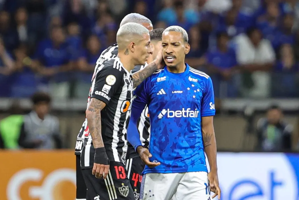 Arana em ação durante clássico mineiro. Foto: Gilson Lobo/AGIF