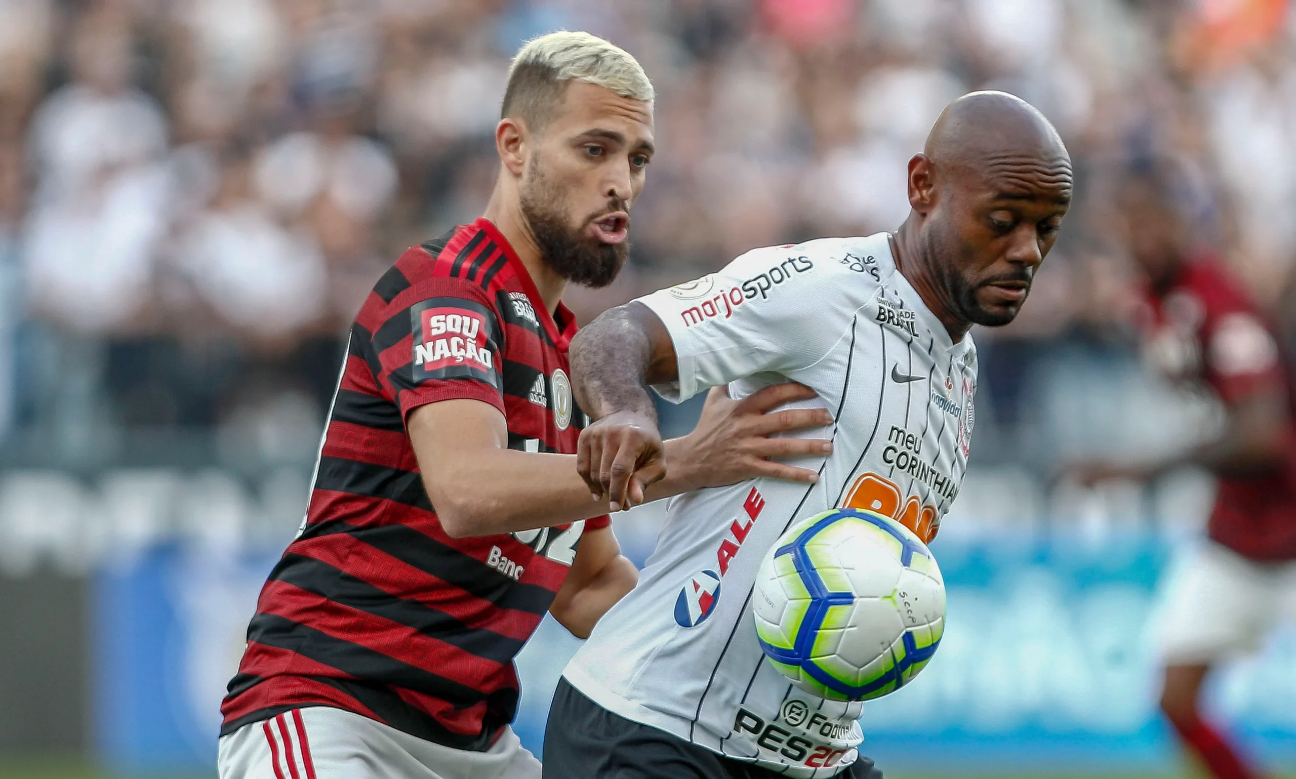 Léo Duarte em ação pelo Mengão em 2019. Foto: Miguel Schincariol/Getty Images.