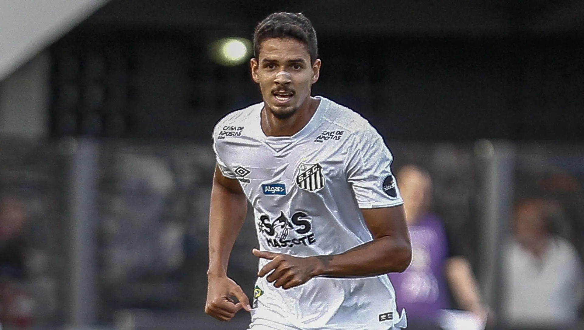 Lucas Veríssimo no Santos FC.