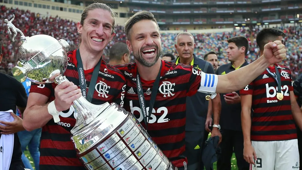 Filipe Luís e Diego comemorando o título da Copa Libertadores 2019. Foto: Daniel Apuy/Getty Images