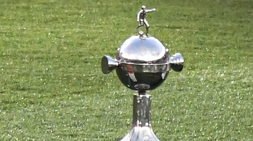 Troféu cobiçado pelos dois gigantes do futebol brasileiro. Foto: Marcelo Endelli/Getty Images