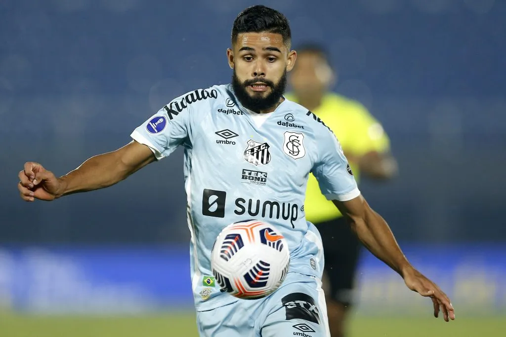Felipe Jonatan, jopgador do Santos.  Cesar Olmedo – Pool/Getty Images)