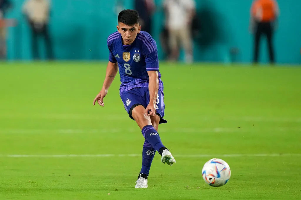 Thiago Almada marcou reunião nesta quinta-feira para definir seu futuro junto com o Atlético de Madrid. Foto: Eric Espada/Getty Images)