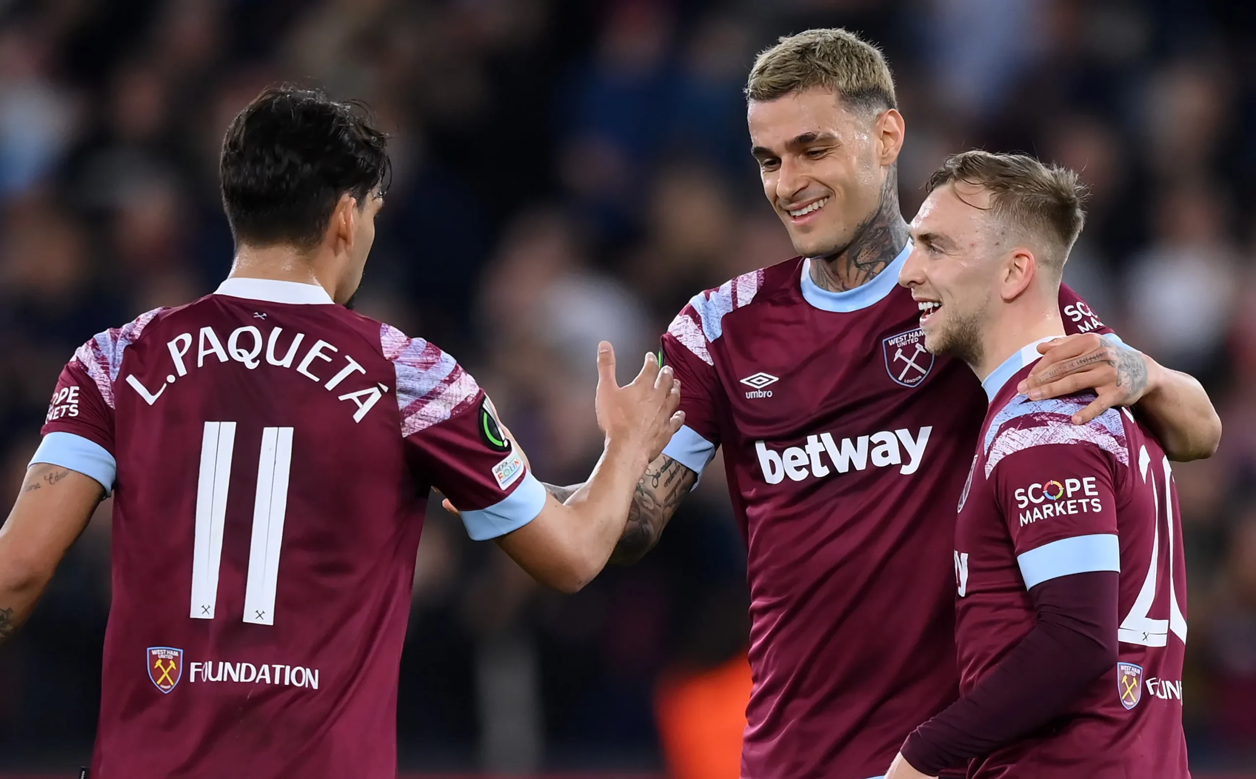 Bowen (à direita) falou da amizade com Paquetá no West Ham. Justin Setterfield/Getty Images)