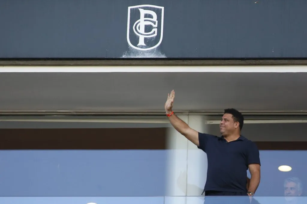 SAO PAULO, BRAZIL – APRIL 16: Ronaldo, former player and owner of Cruzeiro gestures before a match between Corinthians and Cruzeiro as part of Brasileirao 2023 at Neo Quimica Arena on April 16, 2023 in Sao Paulo, Brazil. (Photo by Miguel Schincariol/Getty Images)