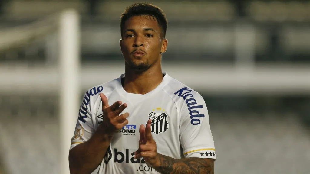 Marcos Leonardo quando atuava pelo Santos em 2023. (Photo by Ricardo Moreira/Getty Images)