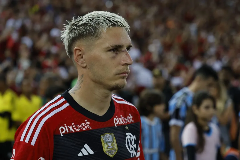 Varela deve renovar com o Flamengo após o Mundial