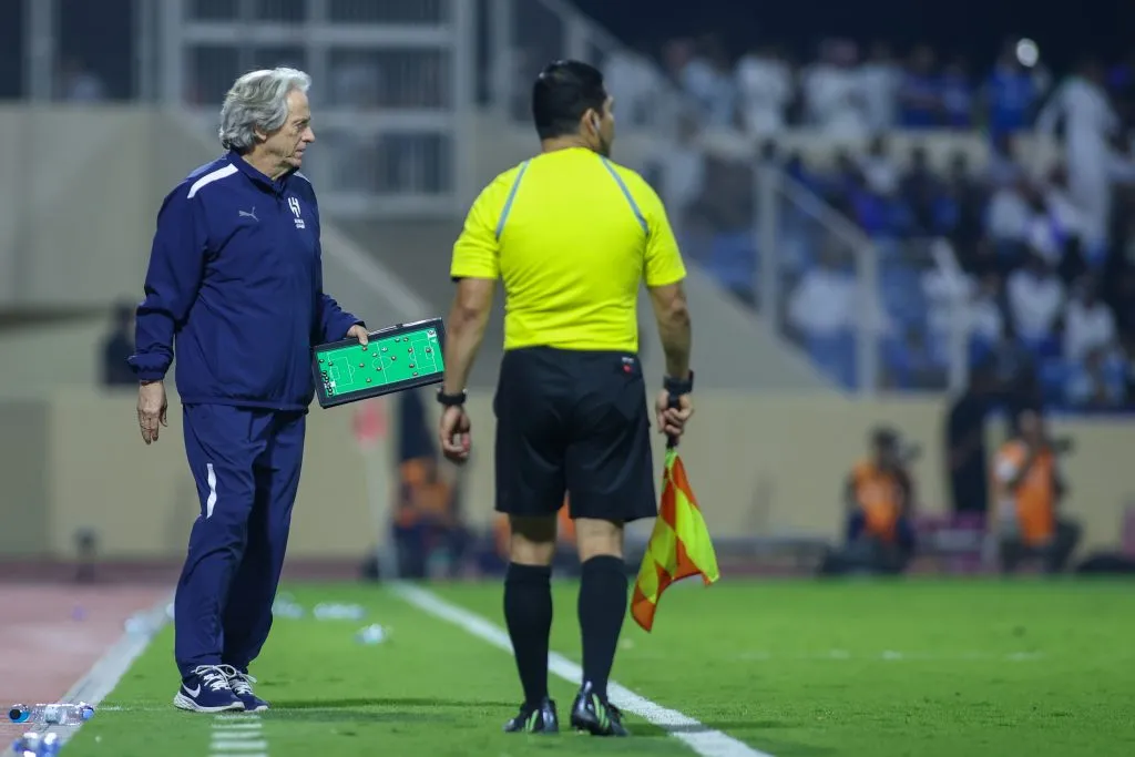 Jorge Jesus atualmente comanda o Al Hilal. Yasser Bakhsh/Getty Images