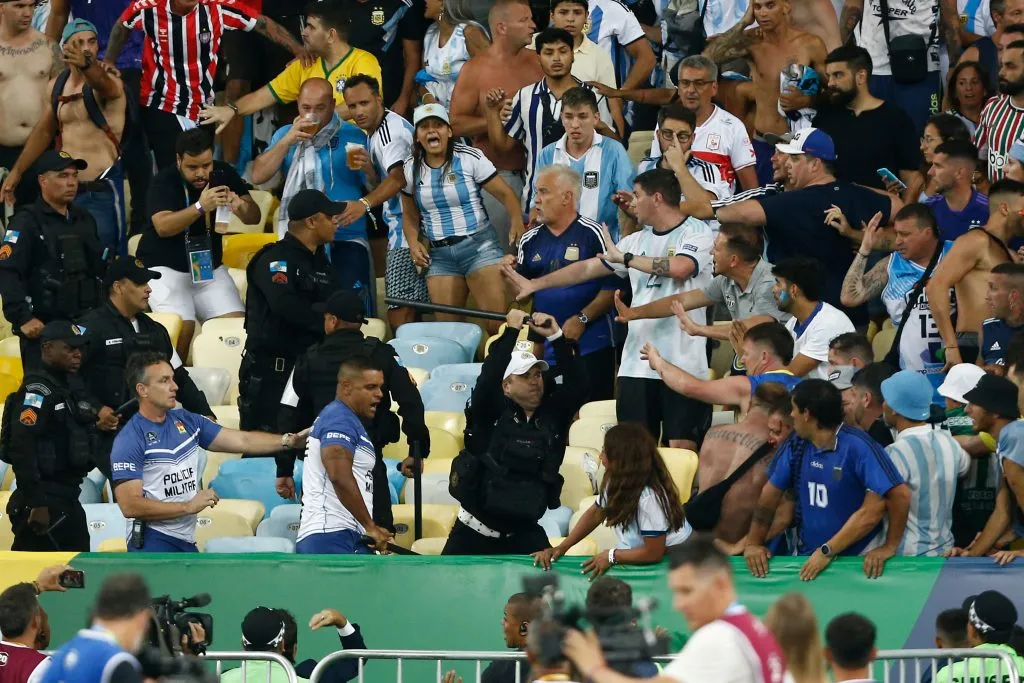Em 2023, no Maracanã, uma confusão entre torcedores marcou o clássico. Foto: Wagner Meier/Getty Images.