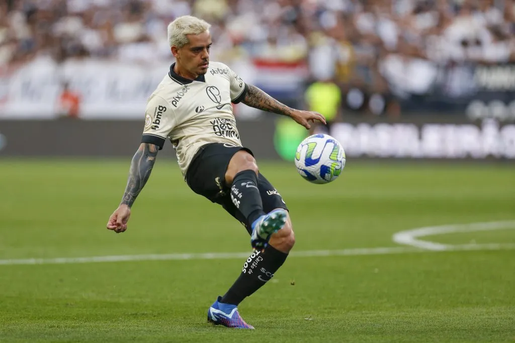 Fagner durante partida contra o Internacional, pelo Brasileirão. Ricardo Moreira/Getty Images