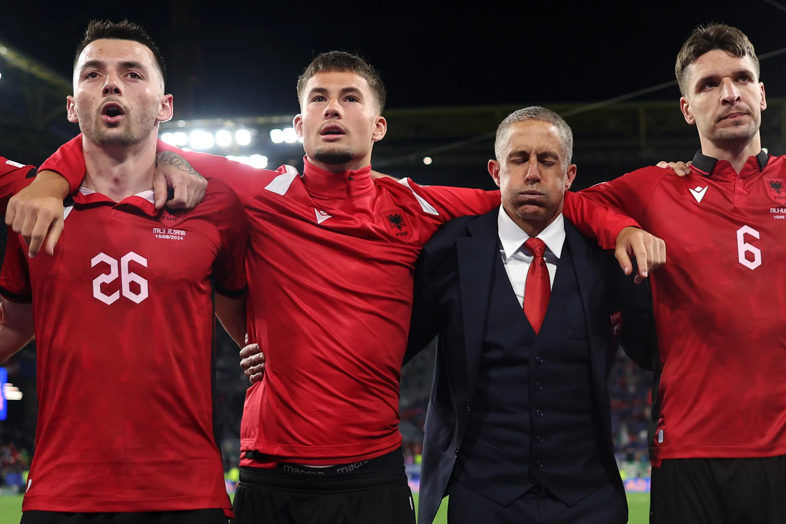 Sylvinho mantém a esperança da Albânia jogar um mundial. Foto: Dean Mouhtaropoulos/Getty Images.