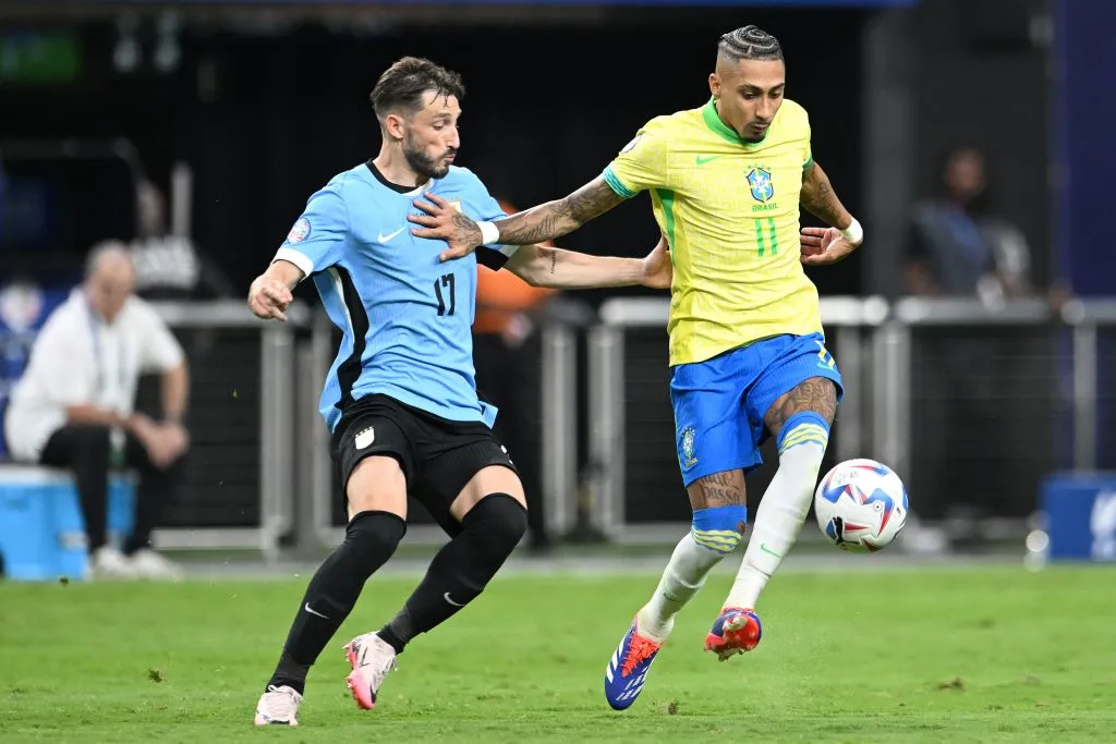 Reserva no Flamengo, Viña deve jogar como titular em Uruguai x Peru. Foto: Candice Ward/Getty Images.