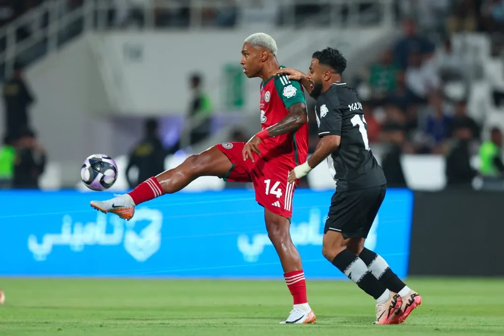 RIYADH, SAUDI ARABIA – AUGUST 24:  Vitinho  of Al Ettifaq controls the ball during the Saudi Pro League match between Al-Shabab and Al Ettifaq at Al-Shabab Club Stadium on August 24, 2024 in Riyadh, Saudi Arabia.  (Photo by Yasser Bakhsh/Getty Images)