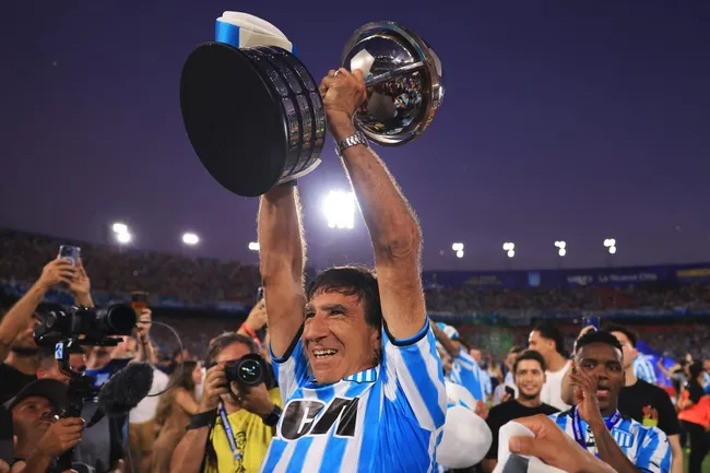 Costas, de 61 anos, foi oferecido ao Departamento de Inteligência do Santos – Foto: Buda Mendes/Getty Images