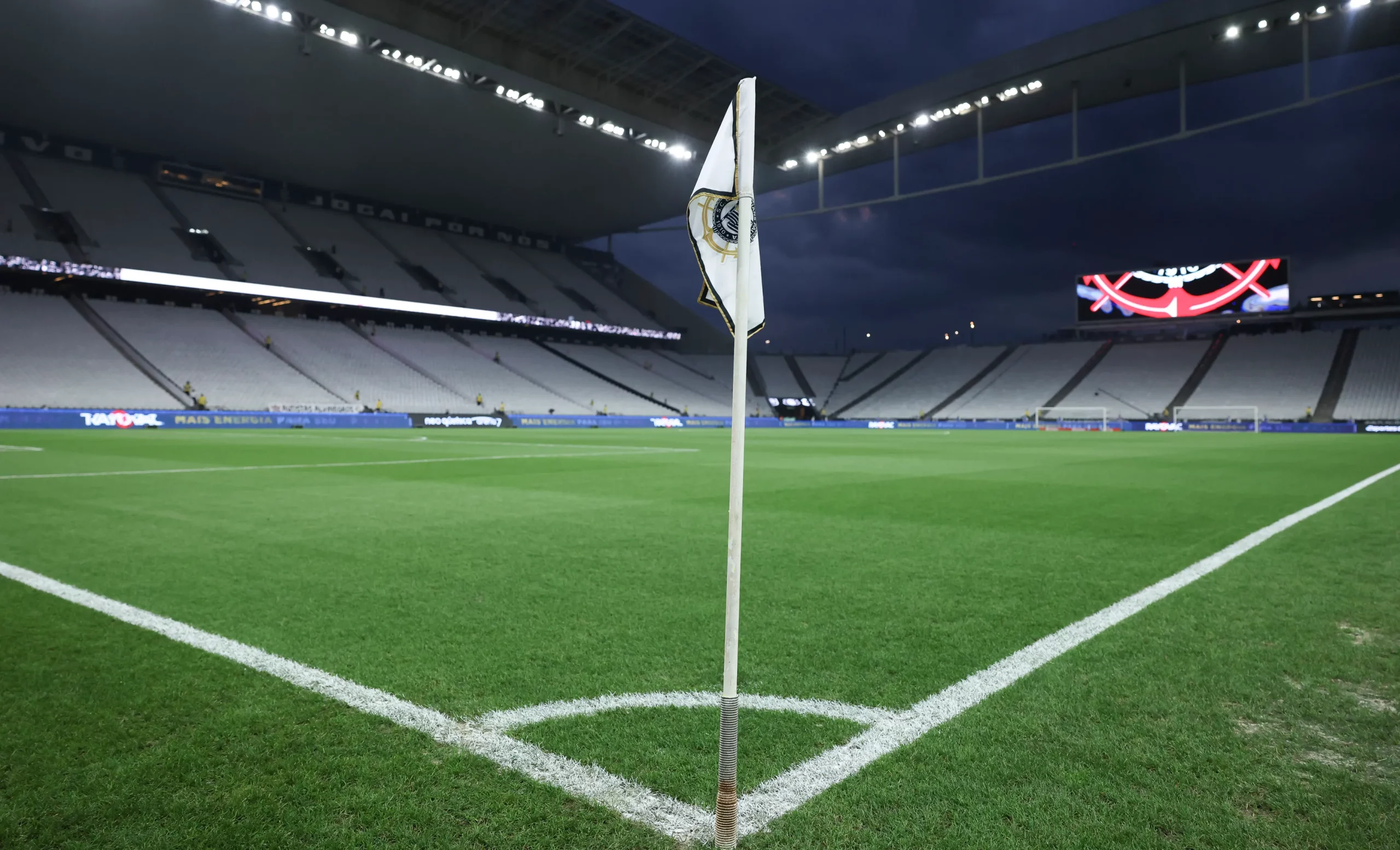Uma das propostas do Timão à Caixa é a cessão dos naming rights do estádio por uma década – Foto: Alexandre Schneider/Getty Images