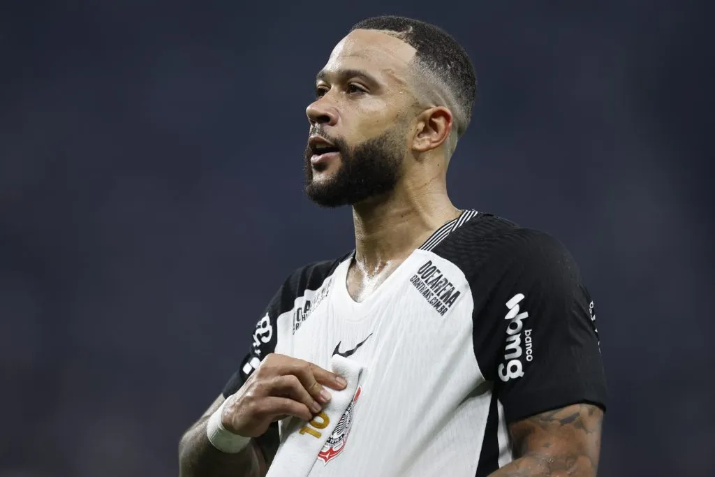 Memphis comemorando gol pelo Corinthians (Photo by Miguel Schincariol/Getty Images)