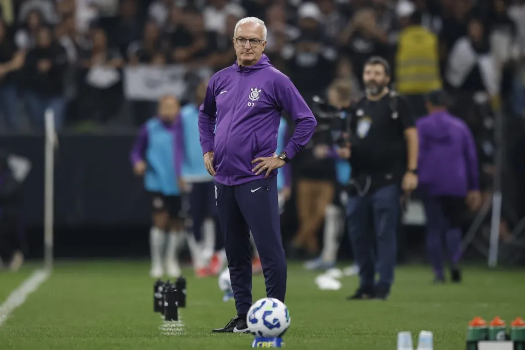 Dorival Jr quer laterais ofensivos no Corinthians e o nome pode ser o de Thiago Espinosa  (Photo by Miguel Schincariol/Getty Images)