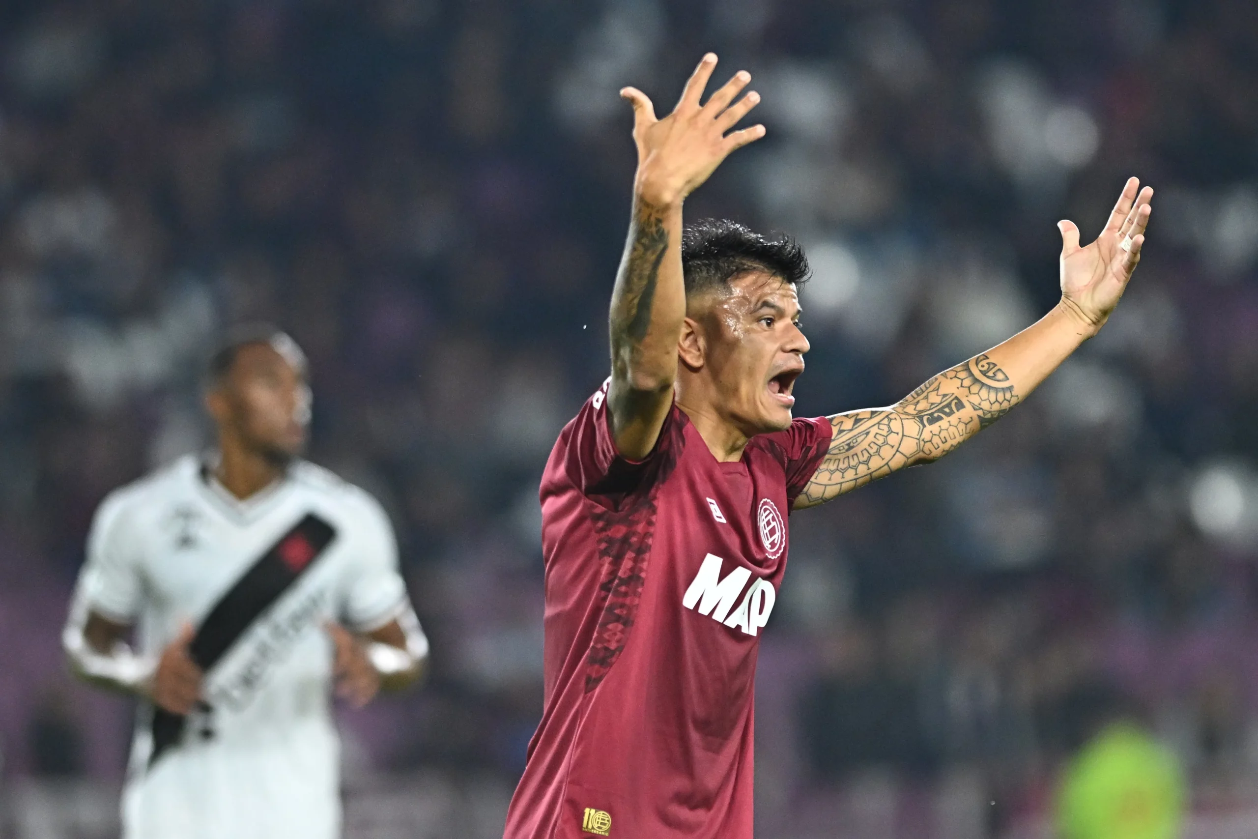 Walter Bou foi titular em última vitória do Flamengo na Argentina. Foto: Rodrigo Valle/Getty Images.
