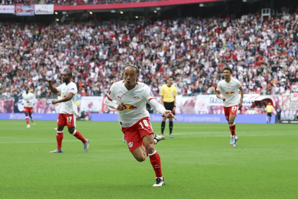 Xavi Simons do RB Leipzig comemora gol em partida da Bundesliga – (Photo by Maja Hitij/Getty Images)
