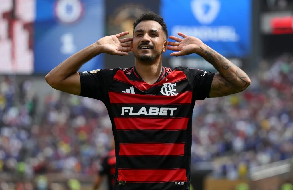 Escolha de Filipe Luís contra o Chelsea, Danilo marcou o gol da virada. Foto: David Ramos/Getty Images.