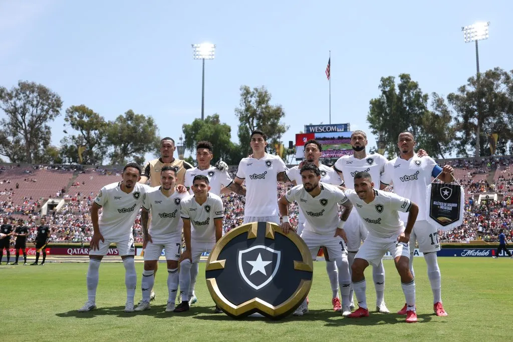 PASADENA, CALIFORNIA – JUNE 23: The Botafogo team pose for a picture during the FIFA Club World Cup 2025 group B match between Club Atletico de Madrid and Botafogo FR at Rose Bowl Stadium on June 23, 2025 in Pasadena, California. (Photo by Stu Forster/Getty Images)