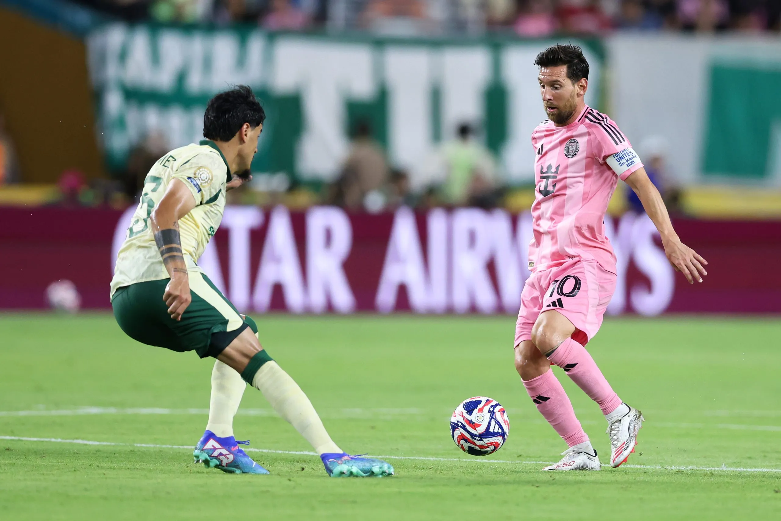 Messi atuando contra o Palmeiras. Foto: Megan Briggs/Getty Images