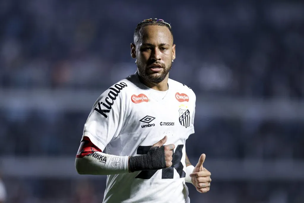 Neymar teve atuação apagada em derrota do Santos por 3 a 0 para o Mirassol. Foto: Ricardo Moreira/Getty Images.