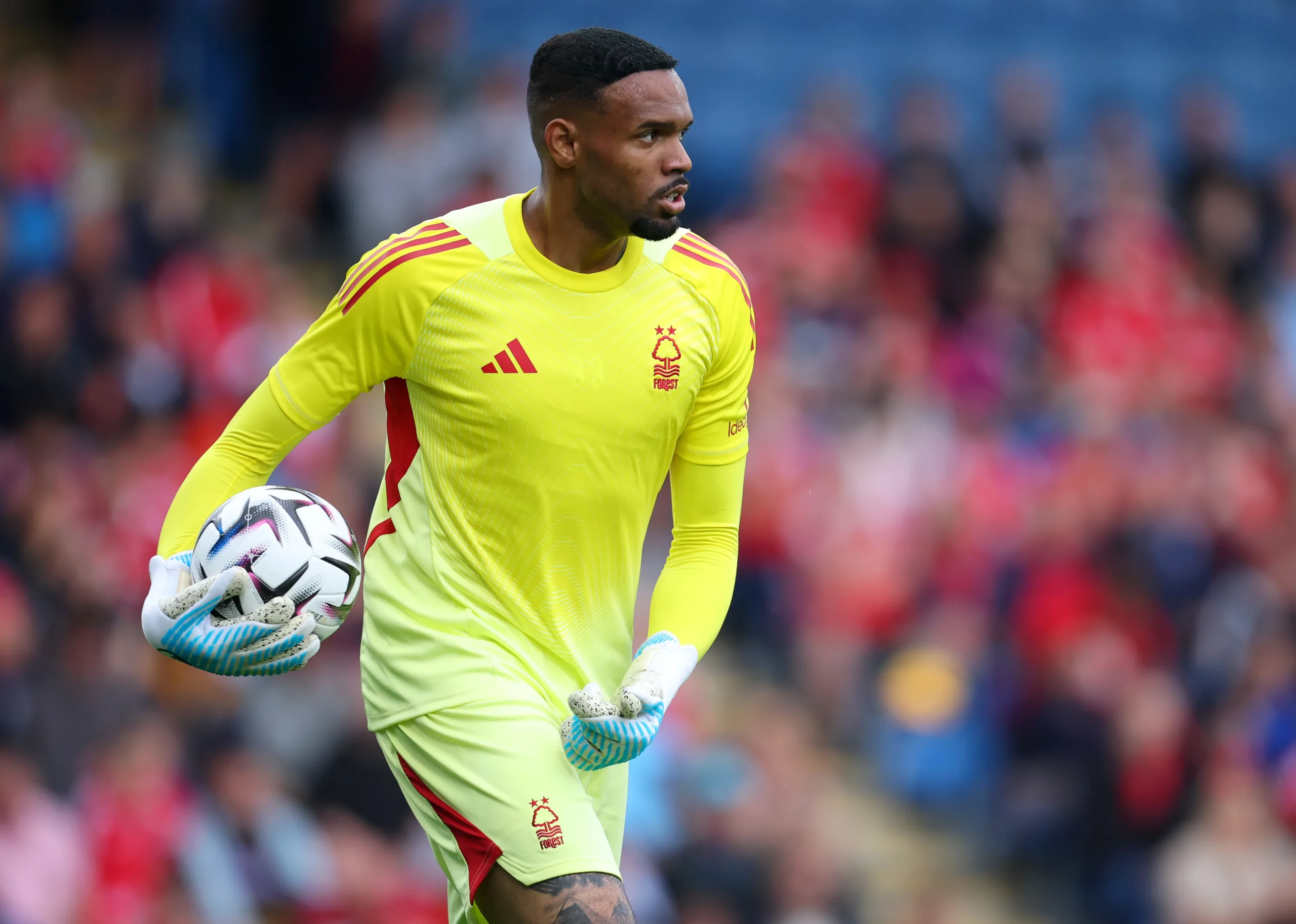 Carlos Miguel atuando pelo Nottingham Forest. (Photo by Ed Sykes/Getty Images)