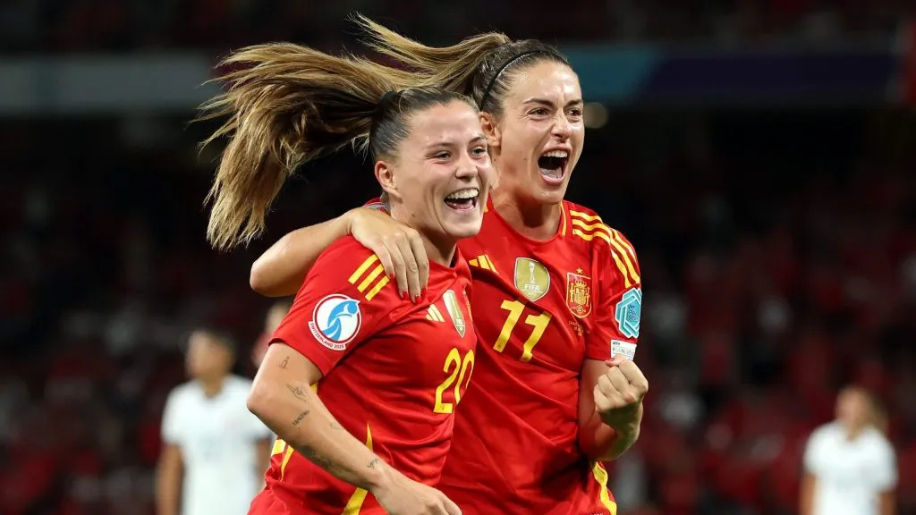 BERN, SWITZERLAND – JULY 18: Claudia Pina of Spain celebrates scoring her team’s second goal with teammate Alexia Putellas during the UEFA Women’s EURO 2025 Quarter-Final match between Spain v Switzerland at Stadion Wankdorf on July 18, 2025 in Bern, Switzerland. (Photo by Alexander Hassenstein/Getty Images)