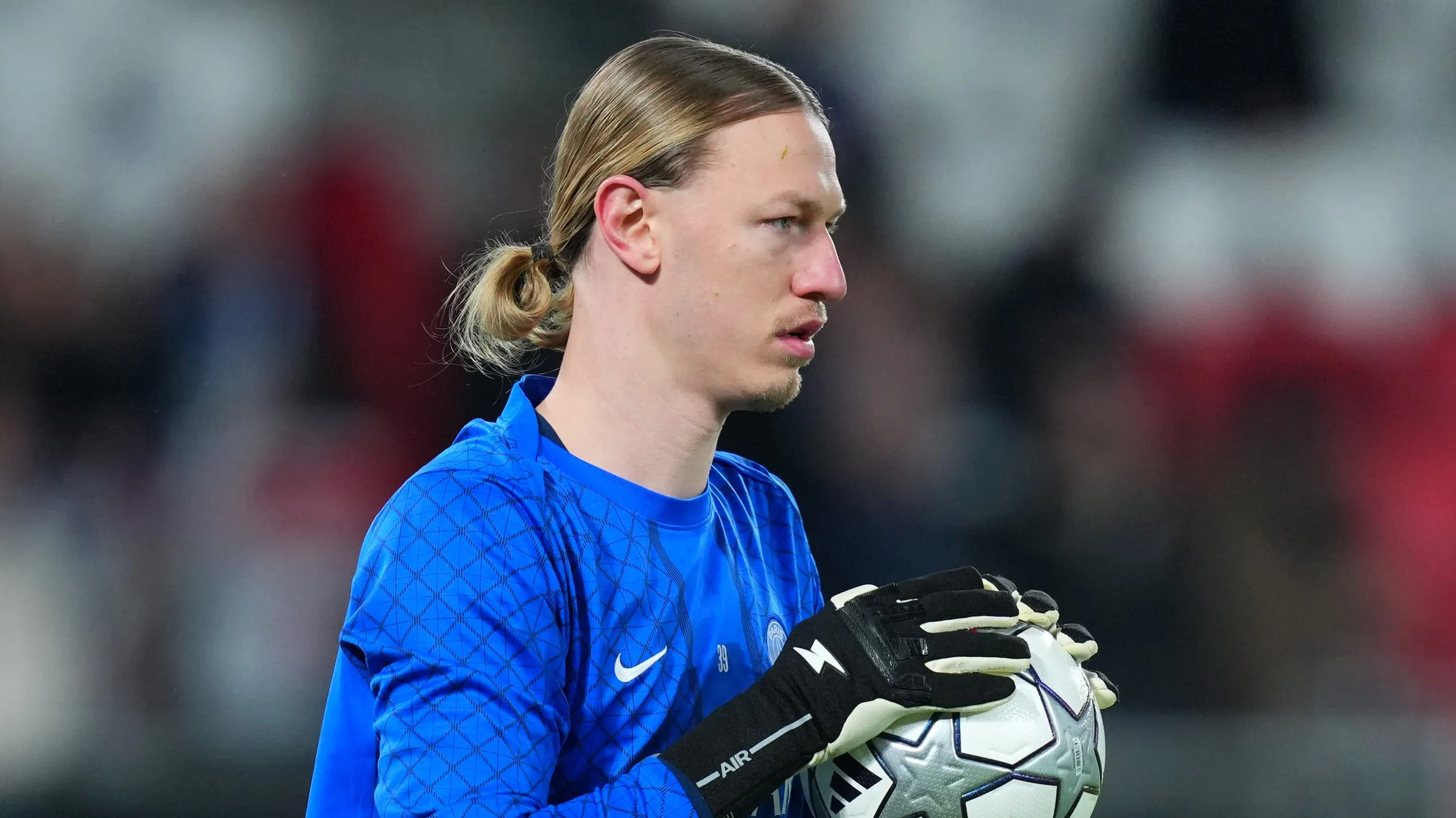 Safonov, goleiro do Paris Saint-Germain e algoz do Flamengo – (Photo by Franco Arland/Getty Images)