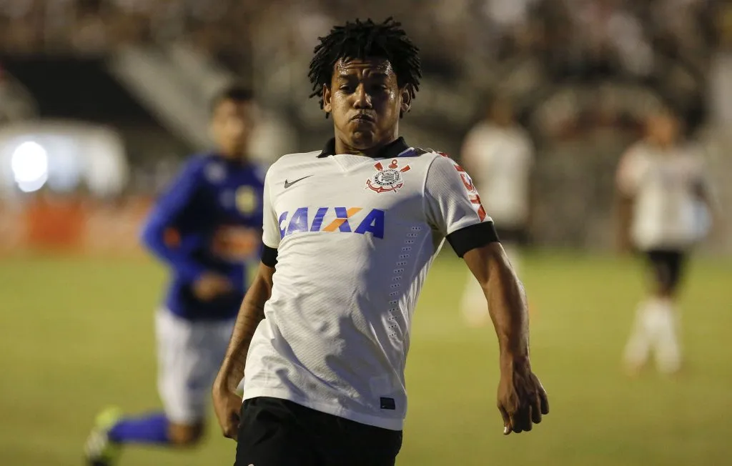 SAO PAULO, BRAZIL – MAY 28: Romarinho of Corinthians in action during a match between Corinthians and Cruzeiro of Brasileirao Series A 2014 at Caninde Stadium on May 28, 2014 in Sao Paulo, Brazil. (Photo by Miguel Schincariol/Getty Images)
