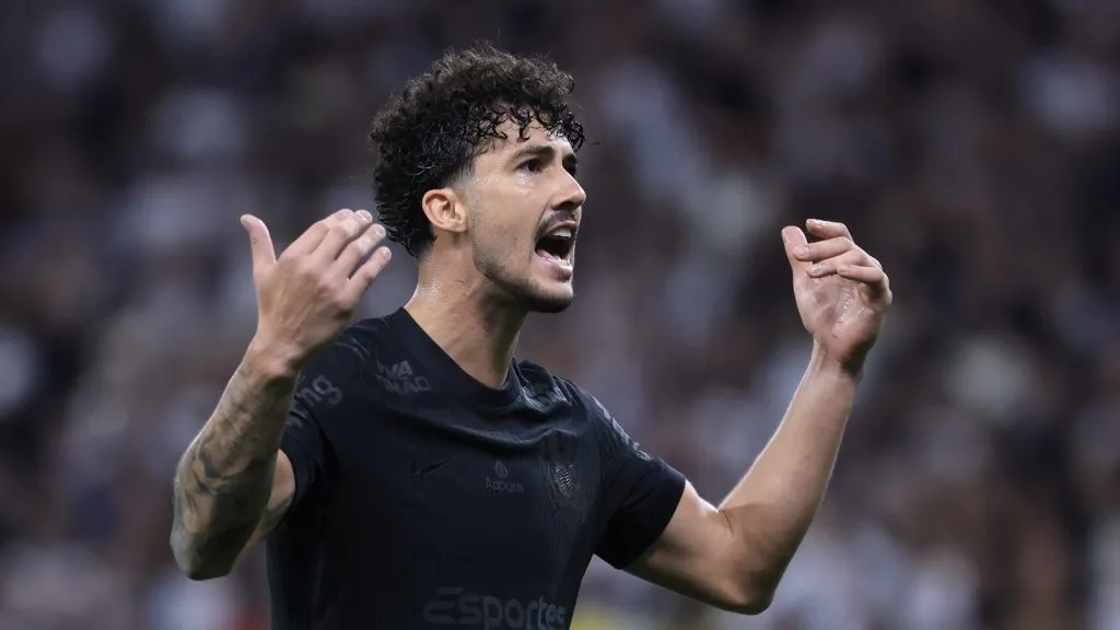 Zagueiro teve o nome vinculado ao do Santos e Grêmio