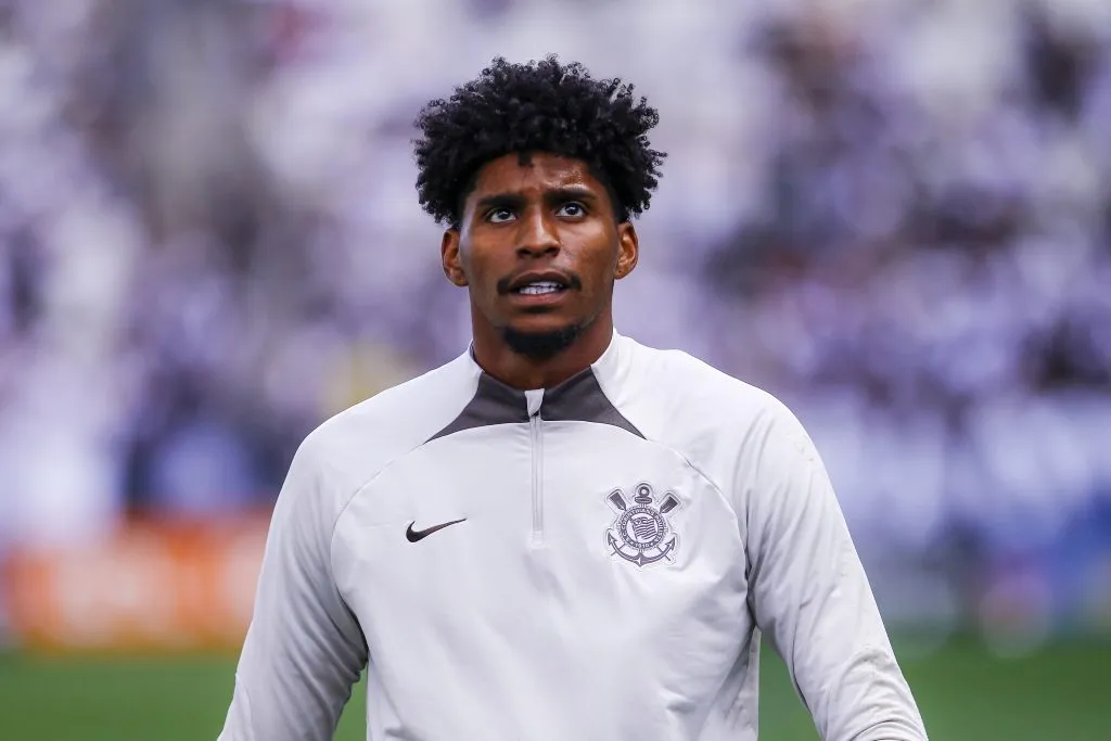 Gabigol acredita que Hugo Souza tem capacidade para ser “próximo Cássio” do Corinthians. Foto: Marco Miatelo/AGIF
