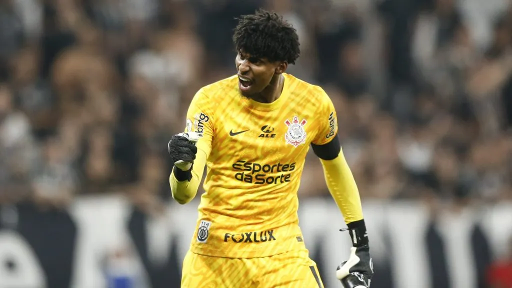 Hugo Souza deseja continuar no Corinthians