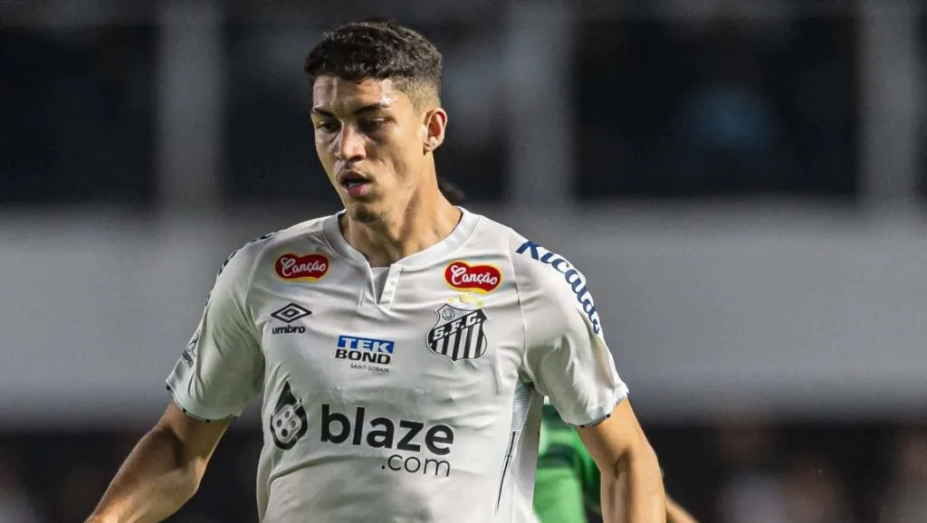 Foto: IMAGO / Fotoarena – Jair pode deixar o Santos e virar reforço do rival.
