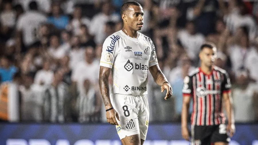 Jean Lucas em ação pelo Santos – Raul Baretta/Santos