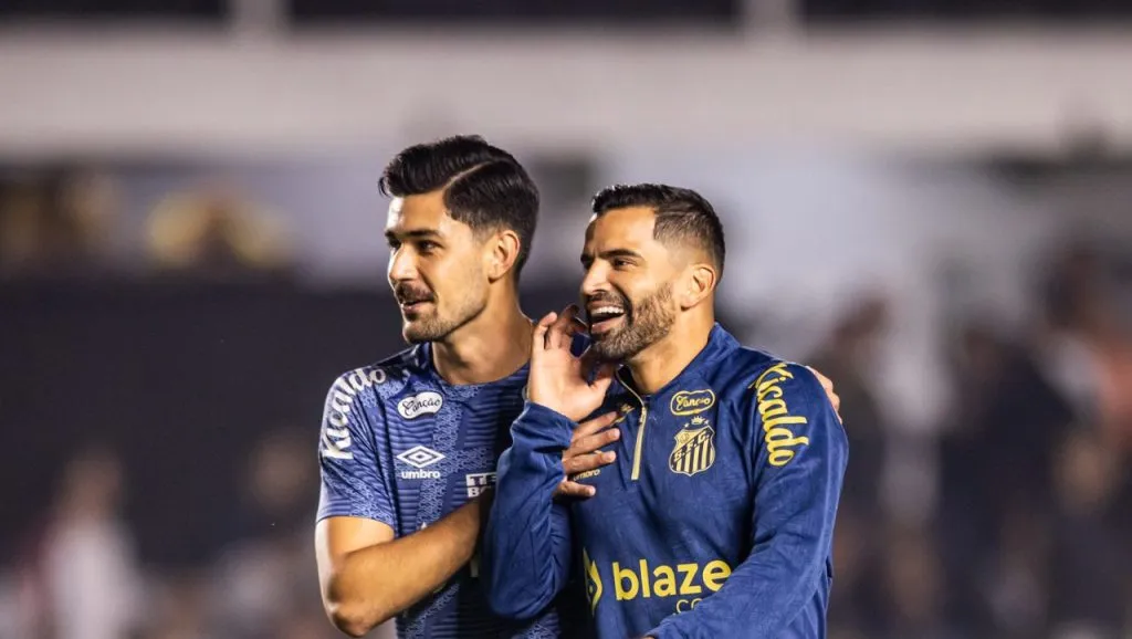 Joao Basso jogador do Santos durante partida contra o Sport no estadio Vila Belmiro pelo campeonato Brasileiro B 2024. Foto: Abner Dourado/AGIF