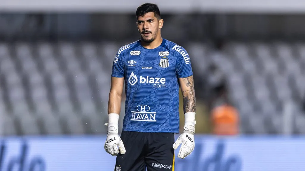 João Paulo está acertando a sua saída do Santos – Foto: Abner Dourado/AGIF